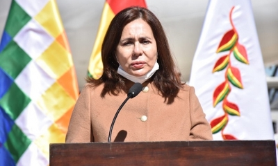 La canciller Karen Longaric