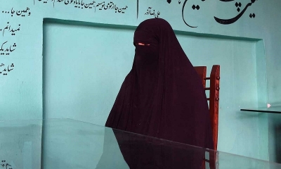 Una afgana por las calles de Kabul