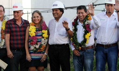 El Presidente Evo Morales, El Ministro Luis Alberto Sánchez y Óscar Barriga Arteaga, Presidente de YPFB.