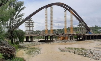 Puente 4 de Julio en construcción