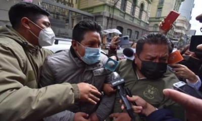 El gobernador Santos Quispe durante su traslado. | APG