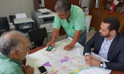 Representante de Vega Solvi y dirigentes de barrio reunidos/Foto. Kreab