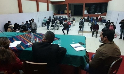Diálogo entre autoridades y dirigentes de K’ara K’ara. | Gobernación de Cochabamba.
