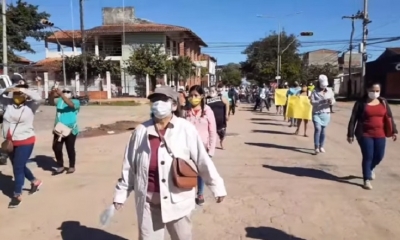 La mañana de este jueves un grupo de vecinos en Trinidad realizó una marcha en desacuerdo con el encapsulamiento