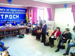 Los candidatos a altos cargos judiciales en la sede de las mujeres campesinas.