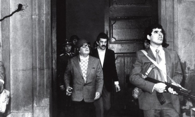 Allende en puertas del Palacio de La Moneda