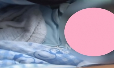 El bebé fue socorrido por su tía y una prima/Foto. Captura de pantalla