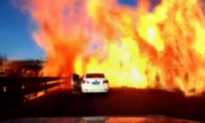 Las llamas provocadas por un derrame de gas en la autopista que conecta Pekín y Harbin