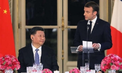 El presidente de Francia, Emmanuel Macron, y el presidente de China, Xi Jinping, en una cena de Estado en el Palacio del Elíseo. | Fuente: Foto: EFE
