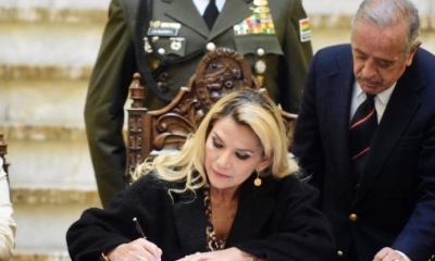 La presidenta Jeanine Áñez promulga una ley anterior. | Gobierno