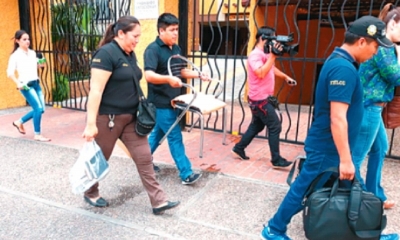 Se llevaron muebles y documentos para analizar y buscar indicios que lleven al autor del crimen