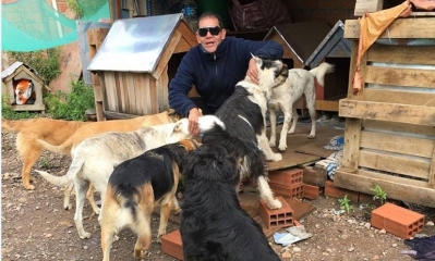 Fernando Kushner, dejó todo por ayudar a los perritos de la calle/Foto. RB