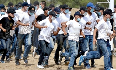 Un grupo de premilitares durante una práctica en un recinto.