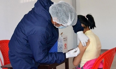 Anuncian “vacunación masiva” en colegios rurales.
