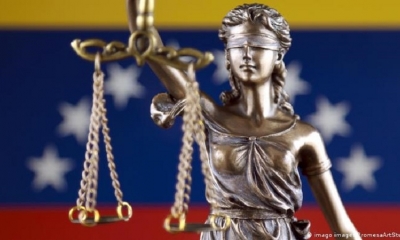 Justicia de Venezuela “violó presunción de inocencia” del jurista Allan Brewer Carías