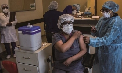 No se puMédicos reciben la vacuna contra la Covid-19 en los hospitales del país.