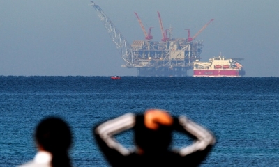 Una vista de la plataforma del yacimiento de gas natural Leviatán en el mar Mediterráneo fotografiada desde la ciudad costera de Cesarea