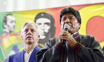 El expresidente Evo Morales y el exvicepresidente Álvaro García en un pasado acto. Foto: archivo