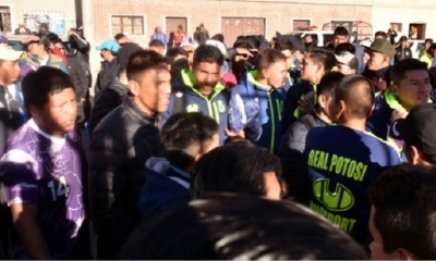 Cerca de 40 jugadores se presentaron al partido contra Universitario. Foto: APG