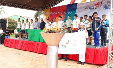 El Alcalde, Luis Gatty Riveiro recibió la antorcha/Foto. ABI