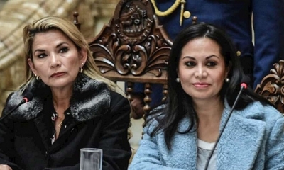 Jeanine Añez  y Roxana Lizárraga