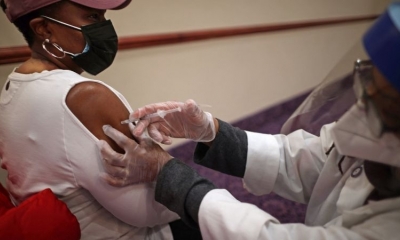 El Banco Mundial está trabajando con los gobiernos, la Organización Mundial de la Salud (OMS)