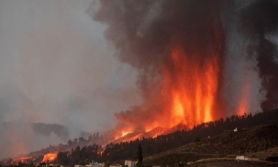 La emisión de gases está impidiendo en algunos momentos acceder a las viviendas. 