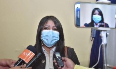 Nadia Cruz presentó su postulación a la Defensoría del Pueblo. | APG