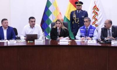 La presidenta Jeanine Añez y autoridades del Gobierno en conferencia de prensa. Foto: @Bolivia_bol