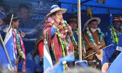El vicepresidente Choquehuanca junto a dirigentes del MAS Santa Cruz, en un encuentro