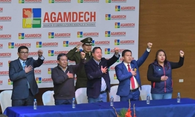 El presidente Luis Arce y el vicepresidente David Choquehuanca en el acto de AGAMDECH, en Sucre.
