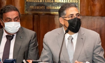 El presidente de la CNI, Ibo Blazicevic (der.) y el de la CNC, Rolando Kempff, invitan a la cumbre económica y productiva