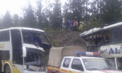 Dos buses protagonizaron un choque frontal en el sector del kilómetro 104, lugar denominado Challa Grande