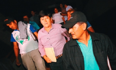 Vallejos deja la Gobernación luego de no prosperar la reunión con el gobernador. Foto: EL DEBER