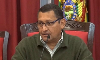 El gobernador de Tarija Oscar Montes.