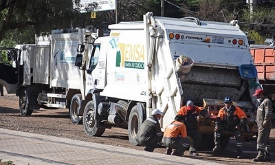 Carros recolectores de basura sin poder entrar al botadero de K’ara K’ara.