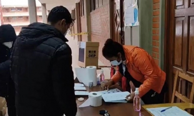 Votación en una mesa de la ciudad de Sucre