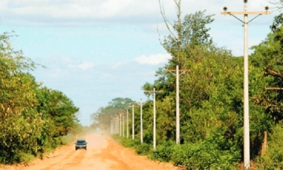 La Gobernación ratificó su compromiso de inversión en más proyectos de electrificación rural. Foto: EL DEBER
