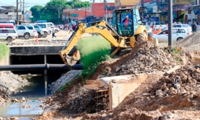 El canal tiene un 30% de avance. Reemplazarán todas las losetas por pavimento