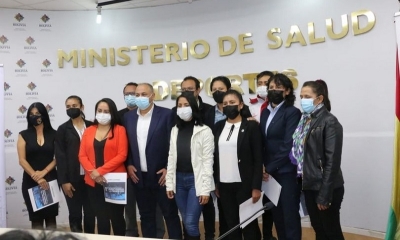 Bolivia decide elevar a rango profesional al fútbol femenino.