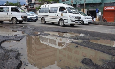 Vecinos se quejan del mal estado de calles y avenidas alteñas.