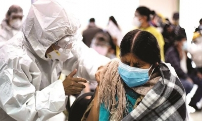 Pacientes con enfermedad de base -entre cáncer y renal- recibieron la vacuna en La Paz. 