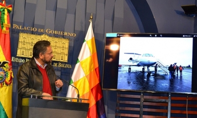 Ministro de la Presidencia Alfredo Rada en conferencia de prensa sobre el avión incautado en Palacio de Gobierno. Foto: ABI