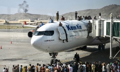 Reportan explosión fuera del aeropuerto de Kabul | Fuente: AFP or licensors 