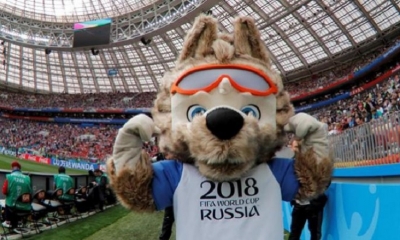 La mascota del mundial Zabivaka, en el estadio de Moscú a minutos de la inauguración del mundial. | EFE