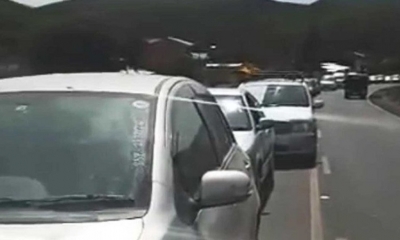 Caravana de autos que buscaba la aprobación de vehículos chutos, en agosto.