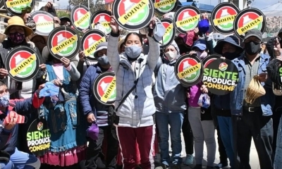 Asociación de Barbijeras de El Alto ofrecen sus creaciones en inmediaciones del Multifuncional de la Ceja de El Alto | LuchoXBolivia