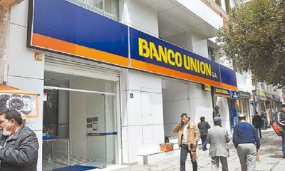 Fachada de una de las instalaciones del Banco Unión, en El Prado de la ciudad de La Paz.