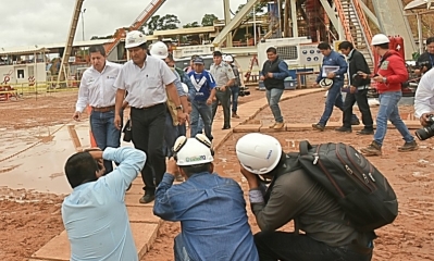 El presidente Evo Morales inspecciona el pozo Boyuy X2/Foto. ABI