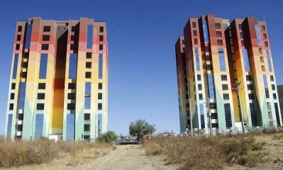 Los dos bloques del condominio Pirwa de Tolata, en el valle alto, con 96 departamentos vacíos. Foto: José Rocha 